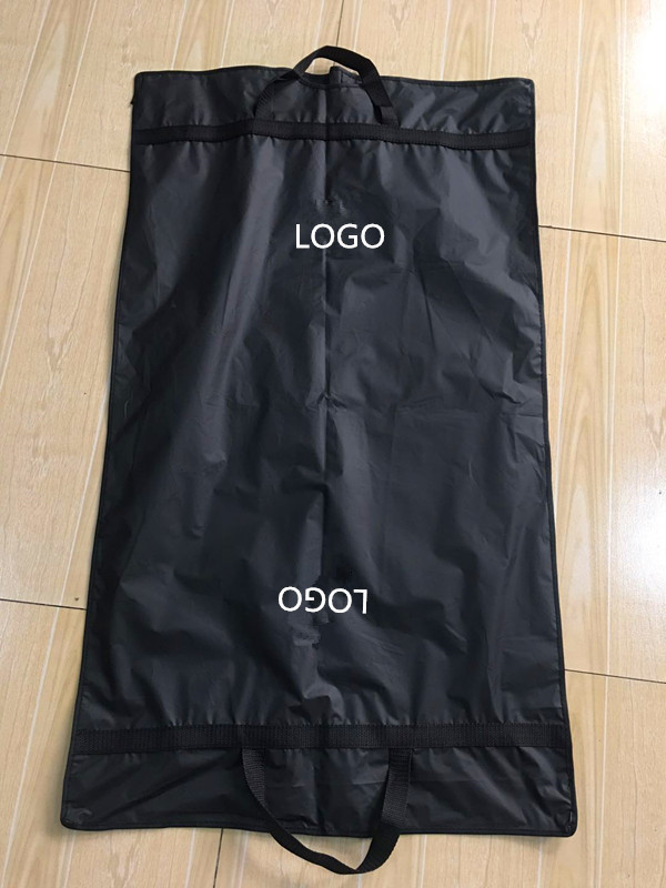 क्लिप्स सूट परिधान बैग यात्रा काला पीवा मुद्रित Webbing 100 * 60 सेमी का आकार संभालती है